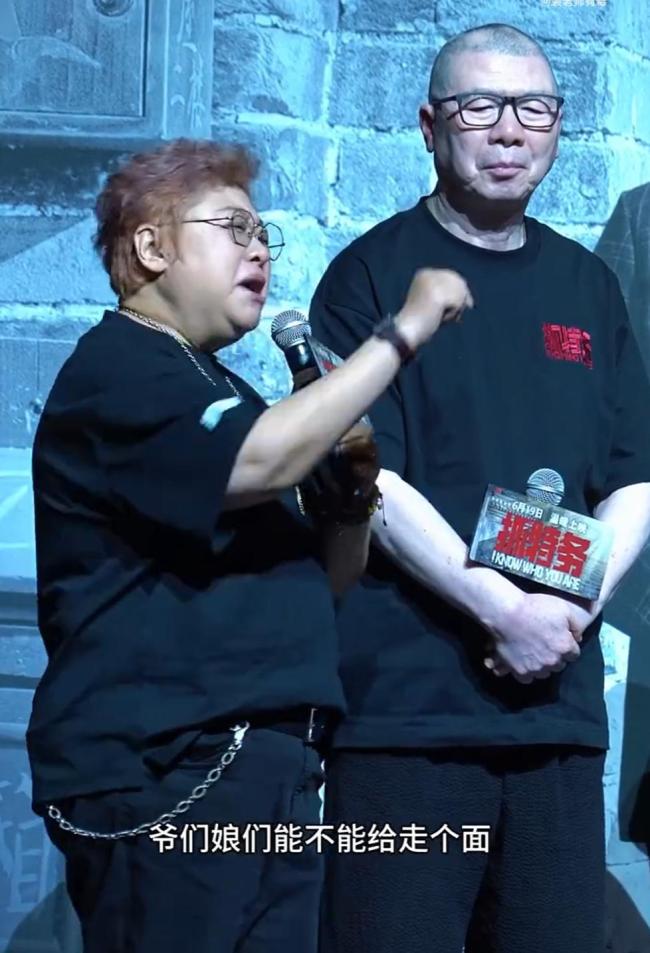韩红为冯小刚新片站台发言引争议