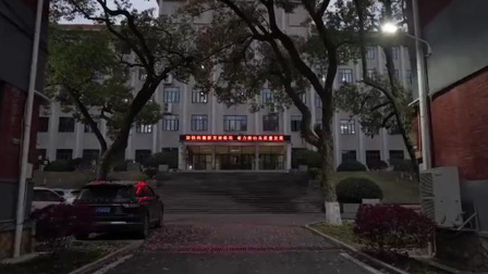 氛围感拉满！00后实地翻拍《他是谁》名场面，和原剧中一模一样