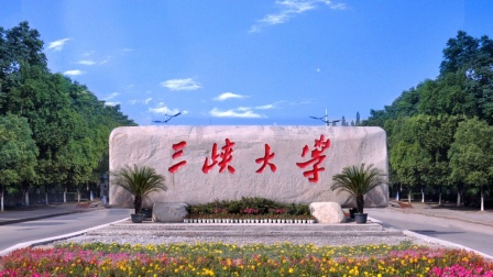 留学生深夜爬楼闯入女寝，校方加装铁丝网，知情人：试图实施猥亵