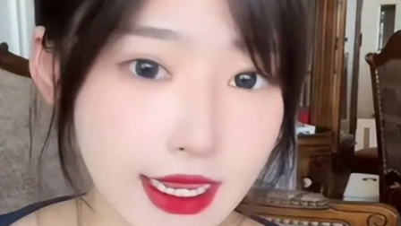百万网红黄一鸣因宠物狗未牵绳，狗扑到路人身上起冲突