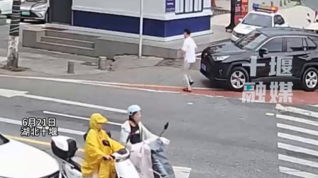 孕妇临盆腹痛男子紧急求助交警，交警开辟绿波通道快速送医